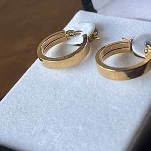 14 karat small gold hoop earrings